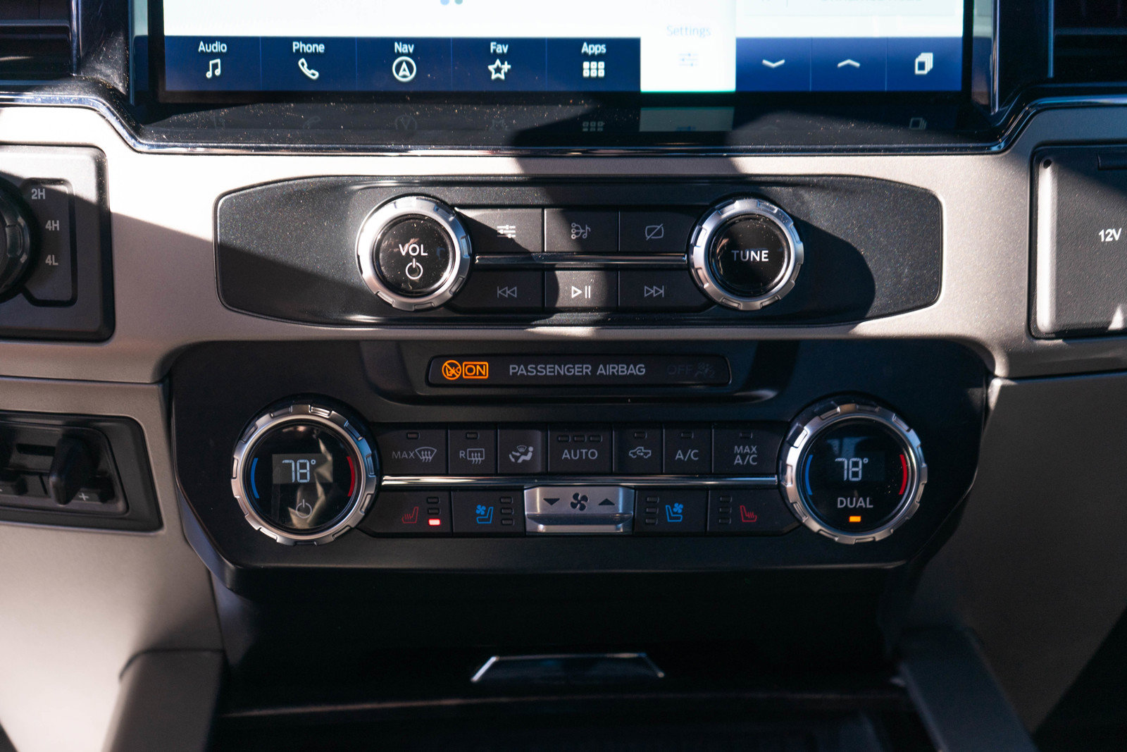 Used 2022 Ford F250 Lariat w/ Black Appearance Pkg image 17