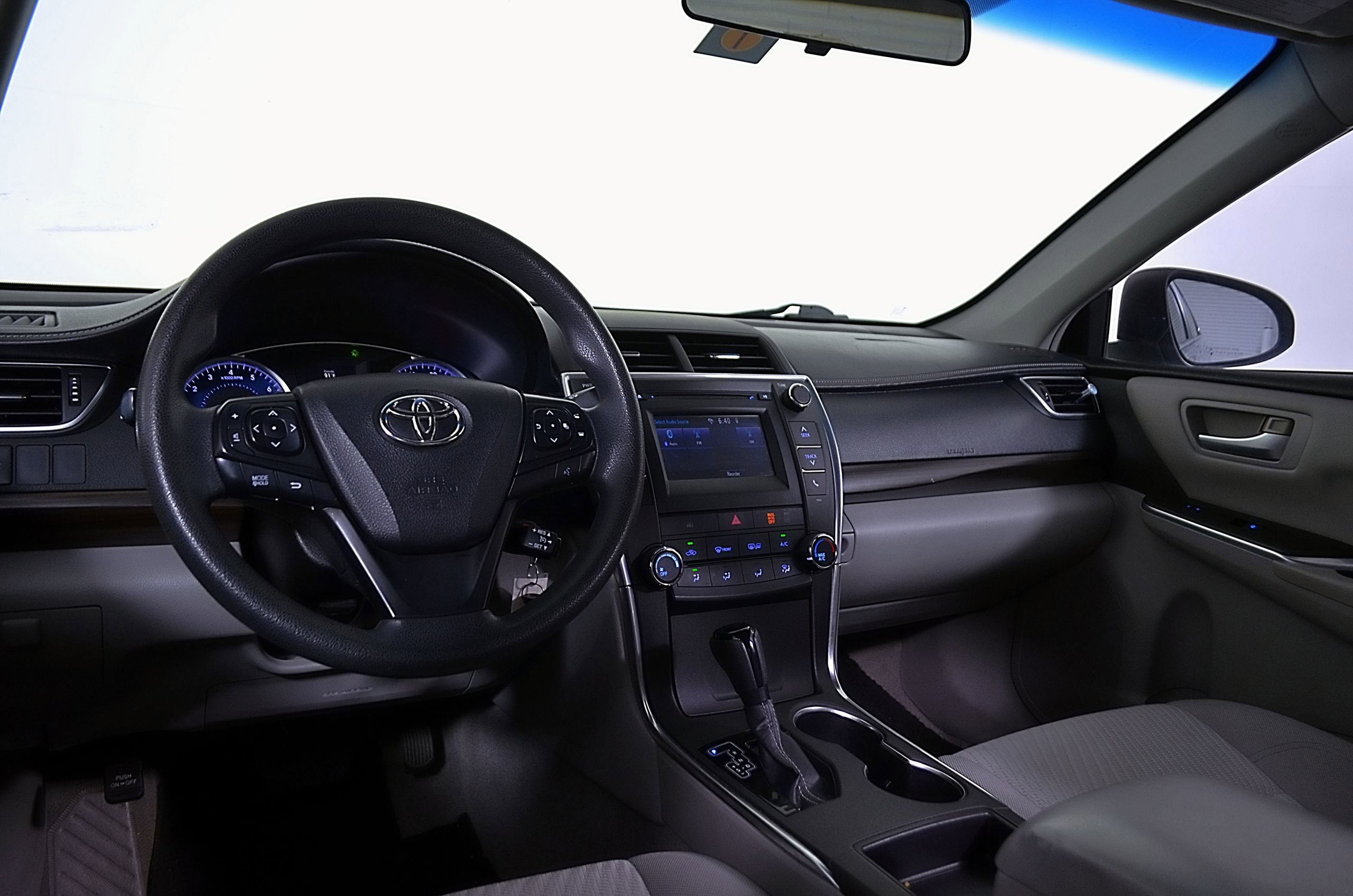 Used 2016 Toyota Camry LE FWD image 13