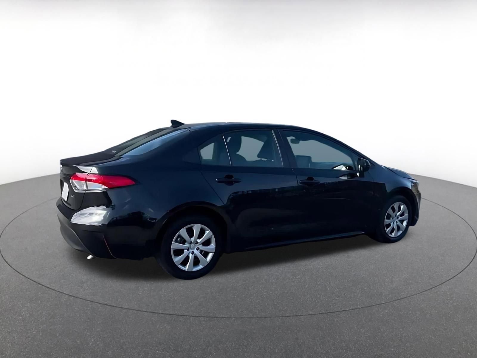 Used 2025 Toyota Corolla LE FWD image 15