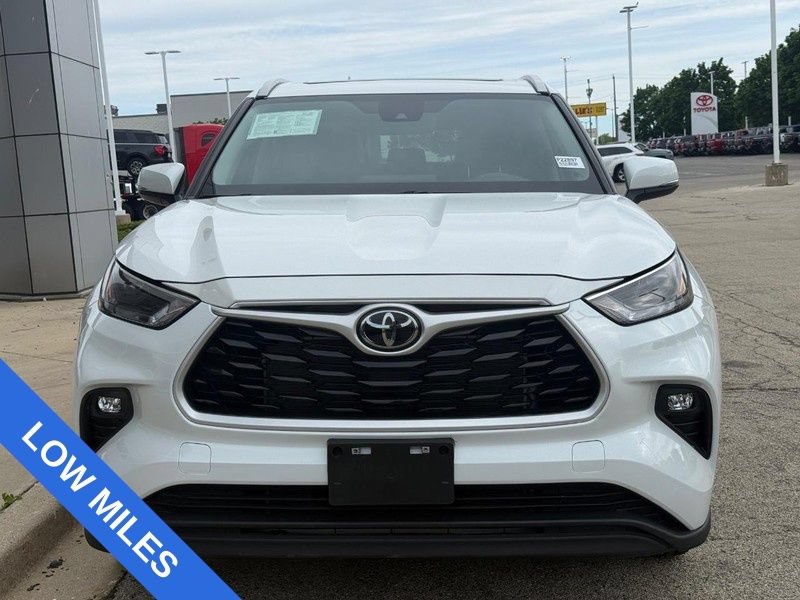 Used 2023 Toyota Highlander XLE AWD/4WD image 8