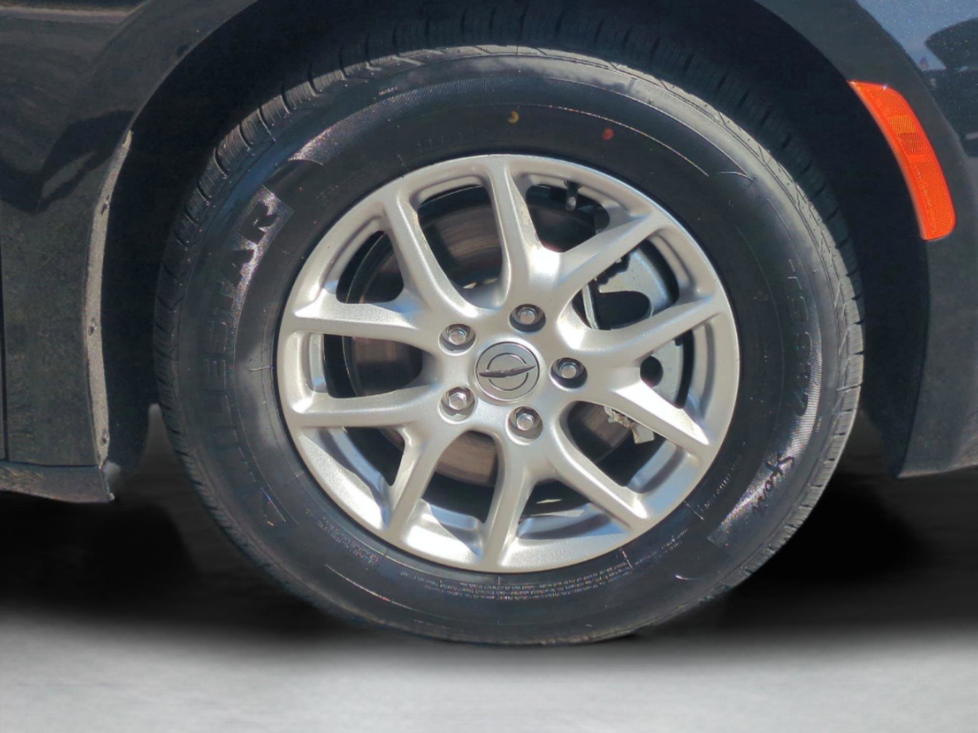 Used 2023 Chrysler Voyager LX image 11