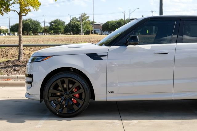 New 2026 Land Rover Range Rover Sport Dynamic SE AWD/4WD image 13
