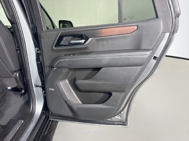 Used 2025 GMC Yukon Denali RWD image 27