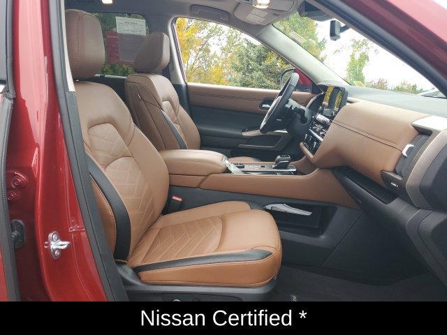 Certified 2025 Nissan Pathfinder Platinum w/ Black Appearance Package AWD/4WD image 11