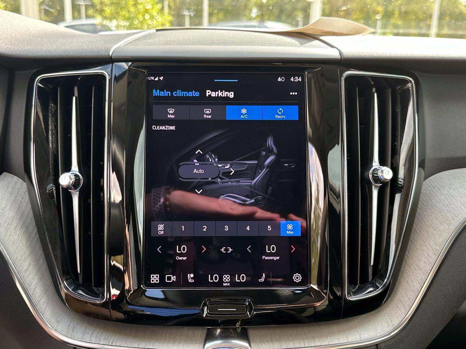 Certified 2025 Volvo XC60 B5 Plus image 21