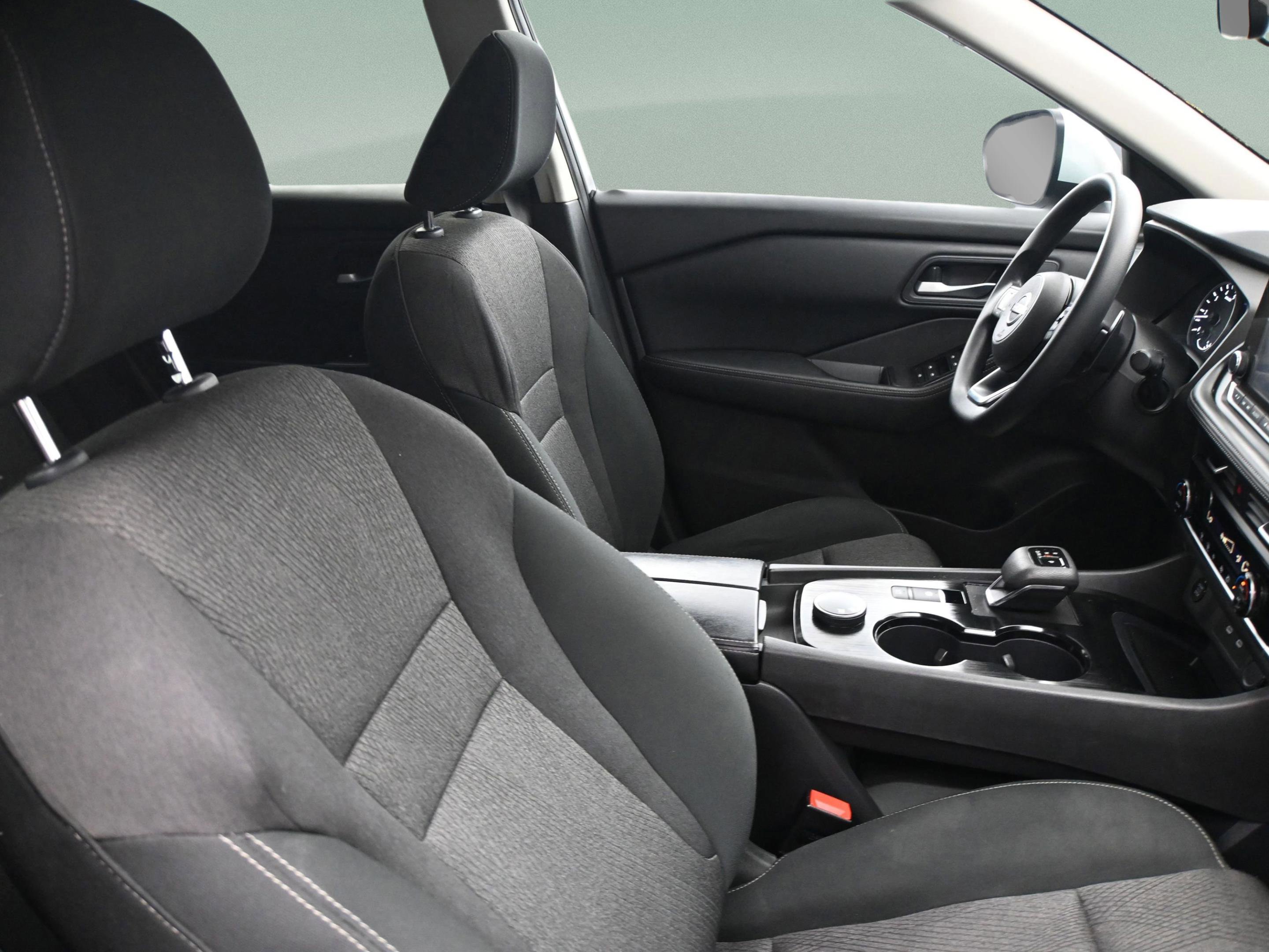 Used 2024 Nissan Rogue SV image 37