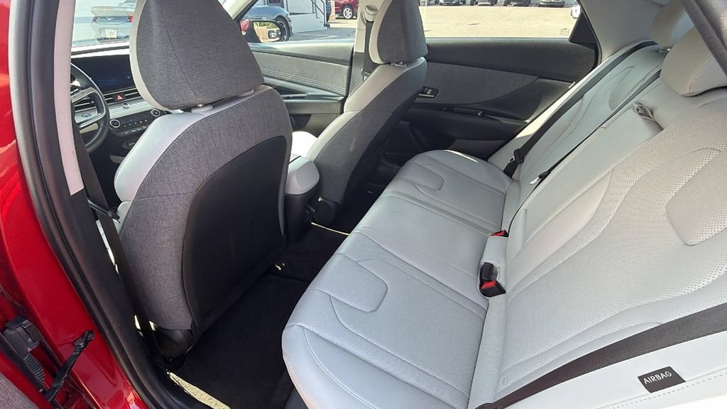 Used 2025 Hyundai Elantra Limited FWD image 24
