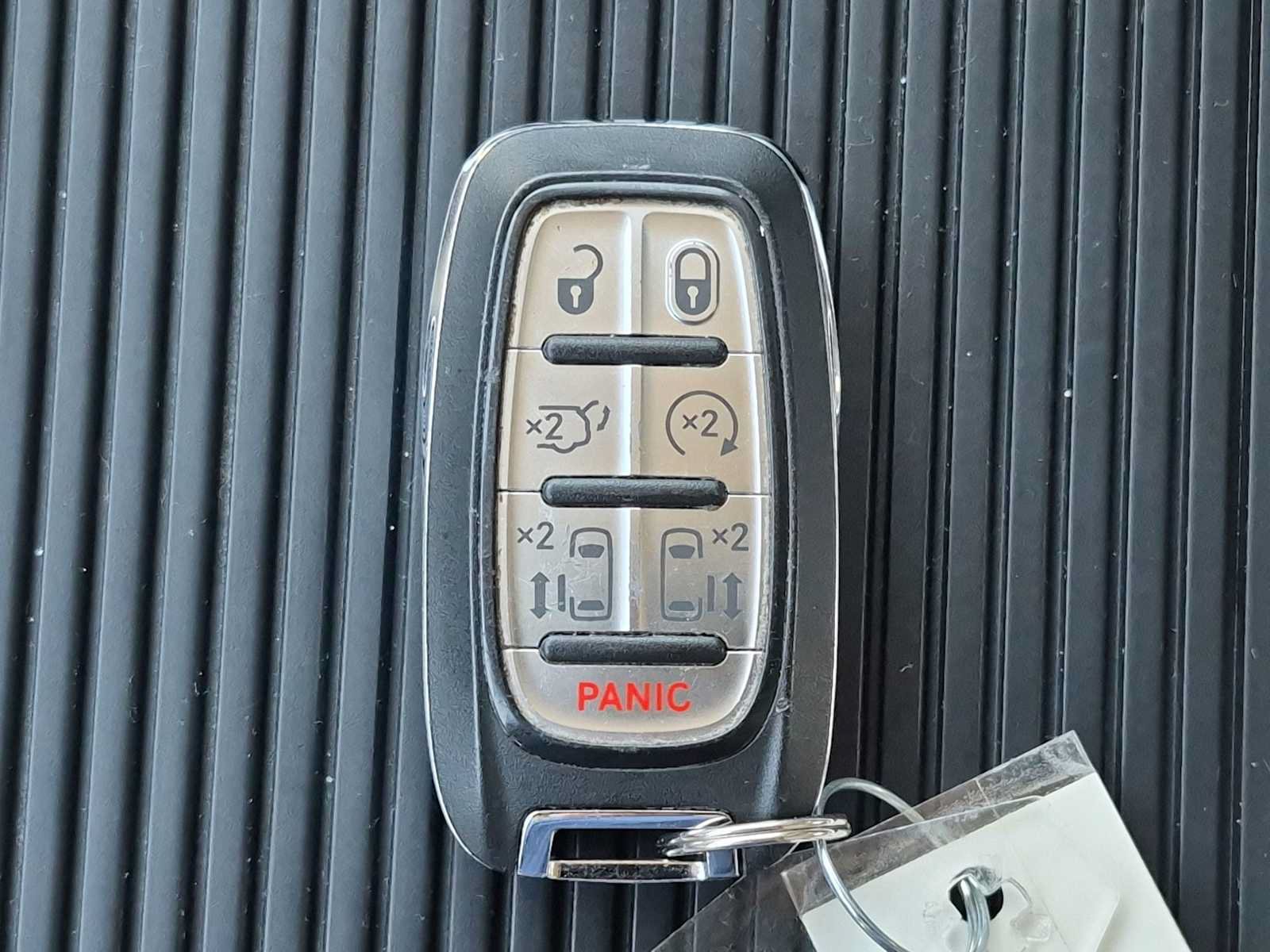Used 2021 Chrysler Pacifica Touring-L FWD image 31