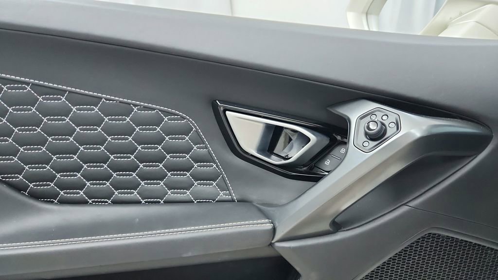 Used 2018 Lamborghini Huracan LP 580-2 image 18