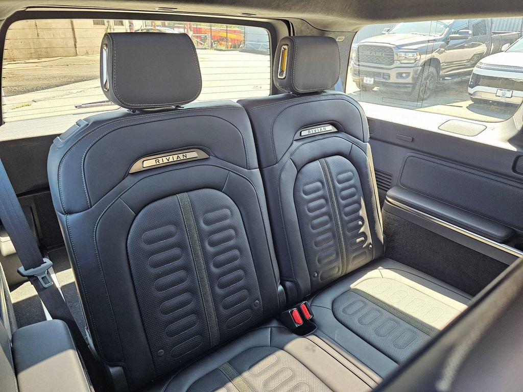 Used 2025 Rivian R1S Adventure Dual AWD/4WD image 13