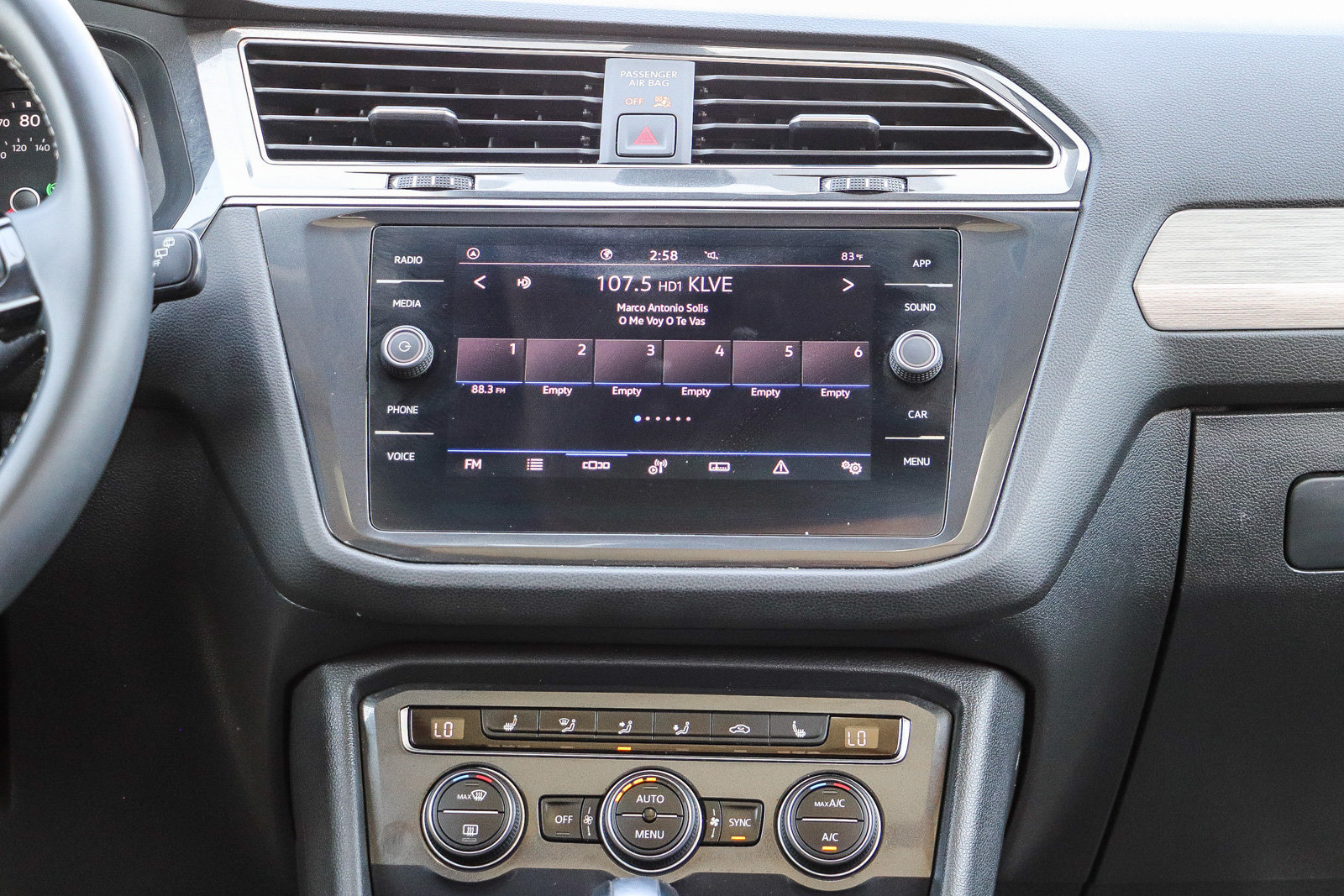 Used 2021 Volkswagen Tiguan SE w/ Panoramic Sunroof Package FWD image 14