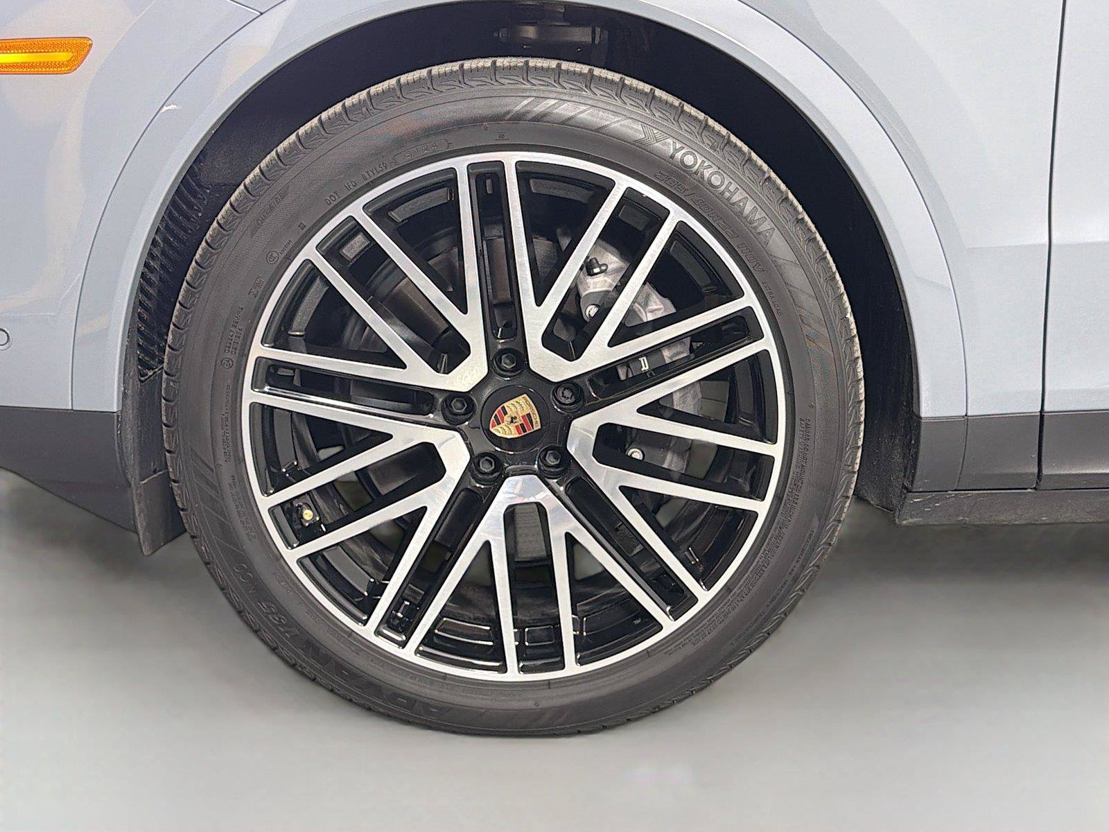 Certified 2025 Porsche Cayenne AWD/4WD image 11