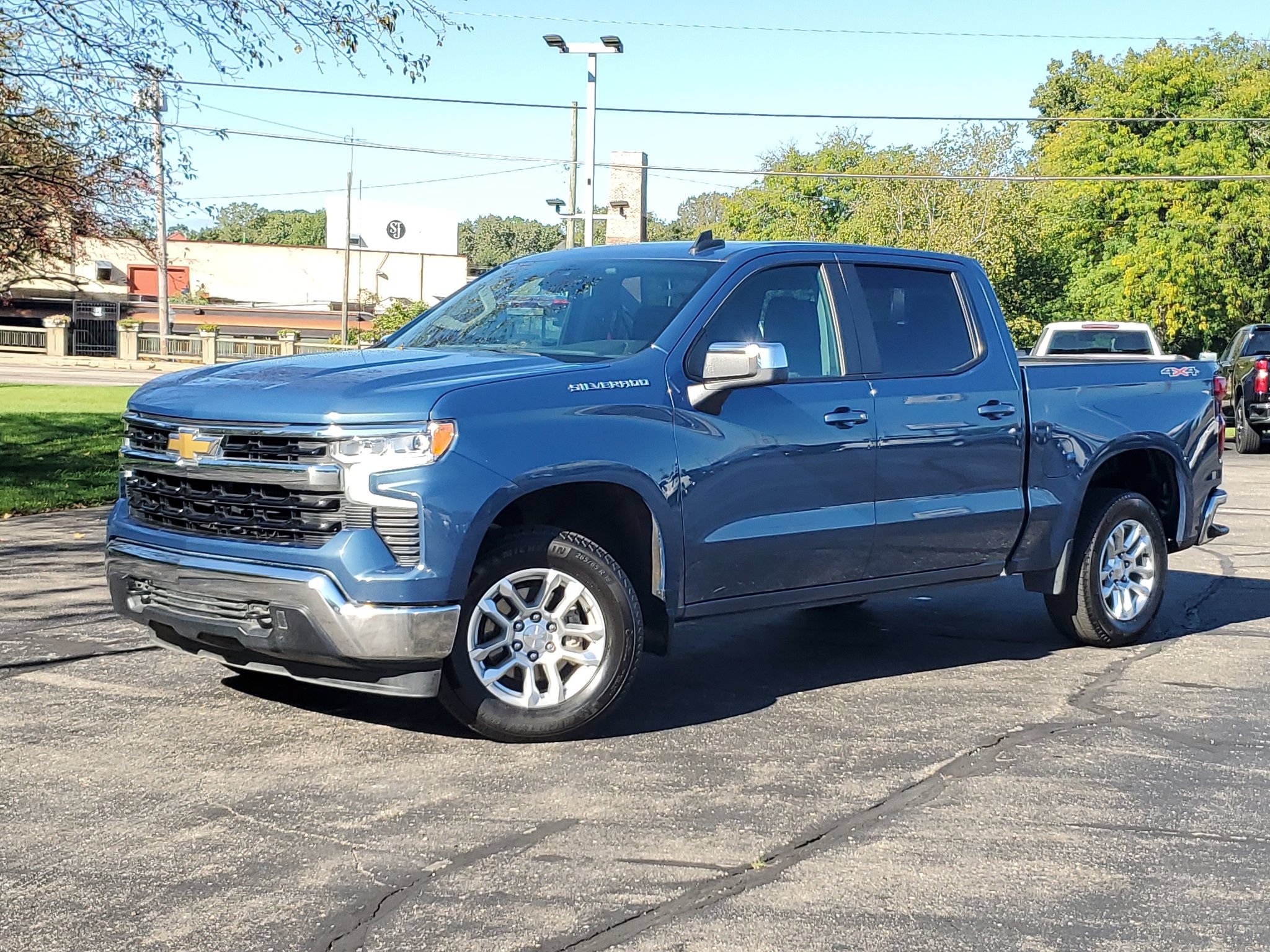 Used 2024 Chevrolet Silverado 1500 LT AWD/4WD image 27