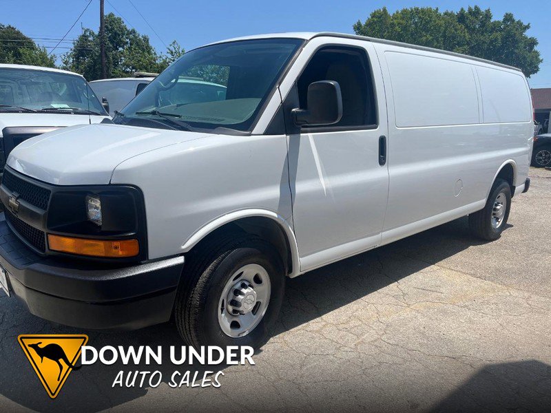 Used 2015 Chevrolet Express 3500 Extended image 1