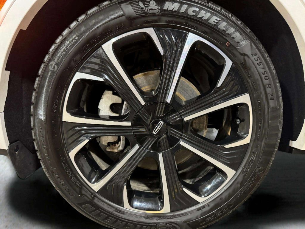 Certified 2024 Lincoln Nautilus Reserve image 30