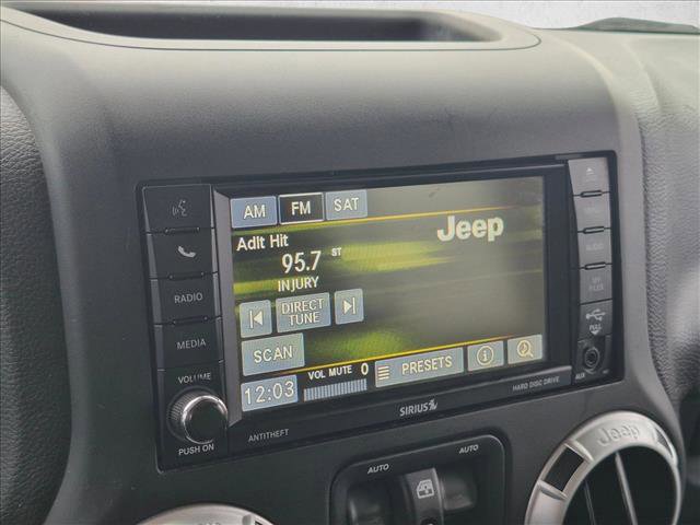 Used 2016 Jeep Wrangler Unlimited Rubicon w/ Connectivity Group AWD/4WD image 14