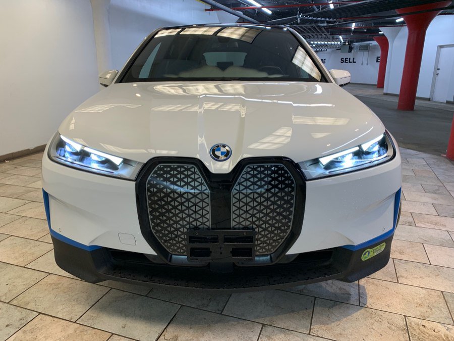 Used 2023 BMW iX xDrive50 w/ Premium Package AWD/4WD image 5