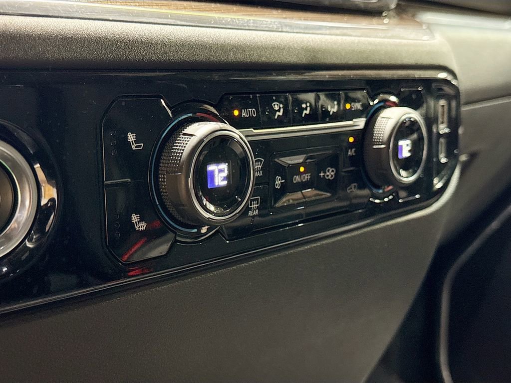 Used 2024 Chevrolet Silverado 1500 LT image 16