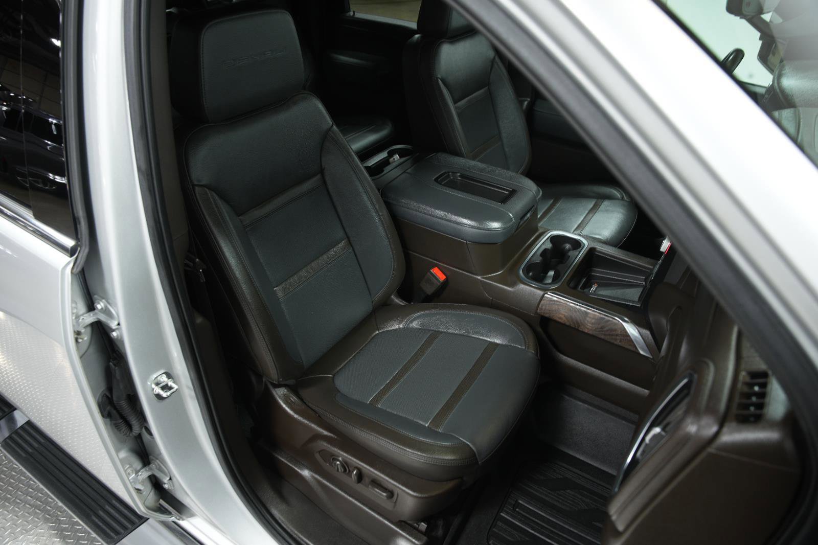 Used 2022 GMC Sierra 3500 Denali w/ Technology Package image 16