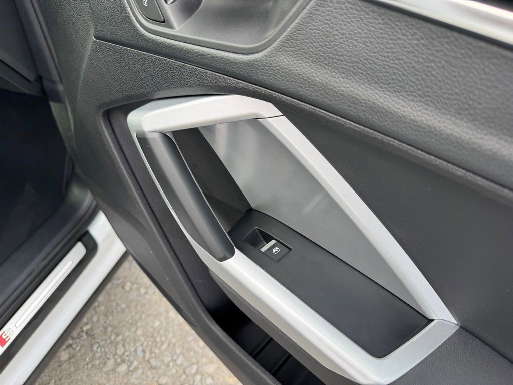 Used 2025 Audi Q3 2.0T Premium image 34