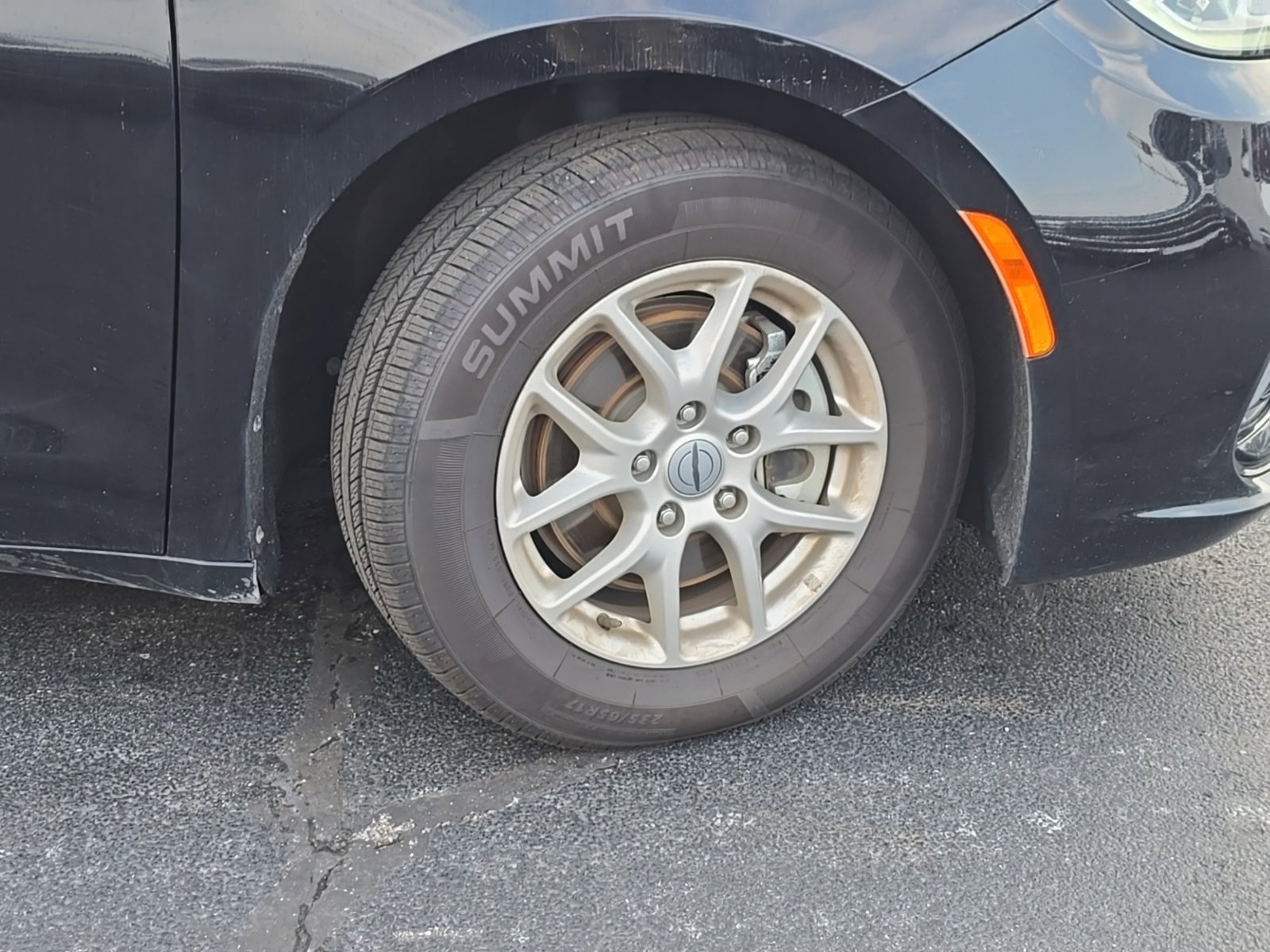 Used 2024 Chrysler Pacifica Touring-L FWD image 48