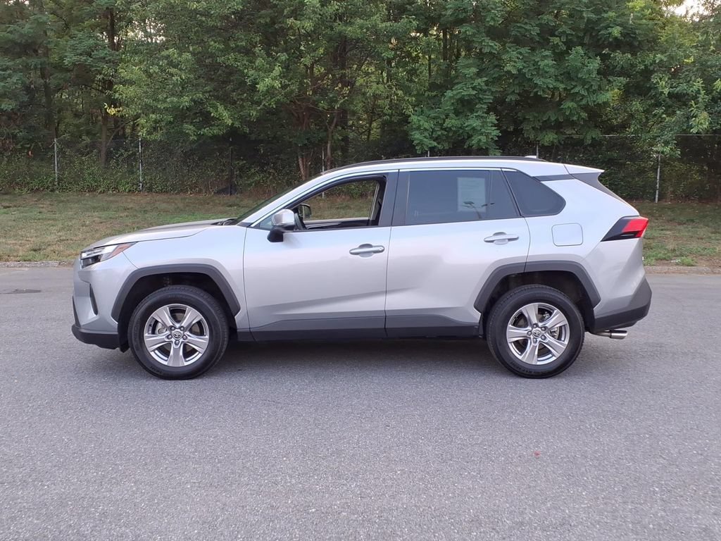 Used 2025 Toyota RAV4 XLE FWD image 6
