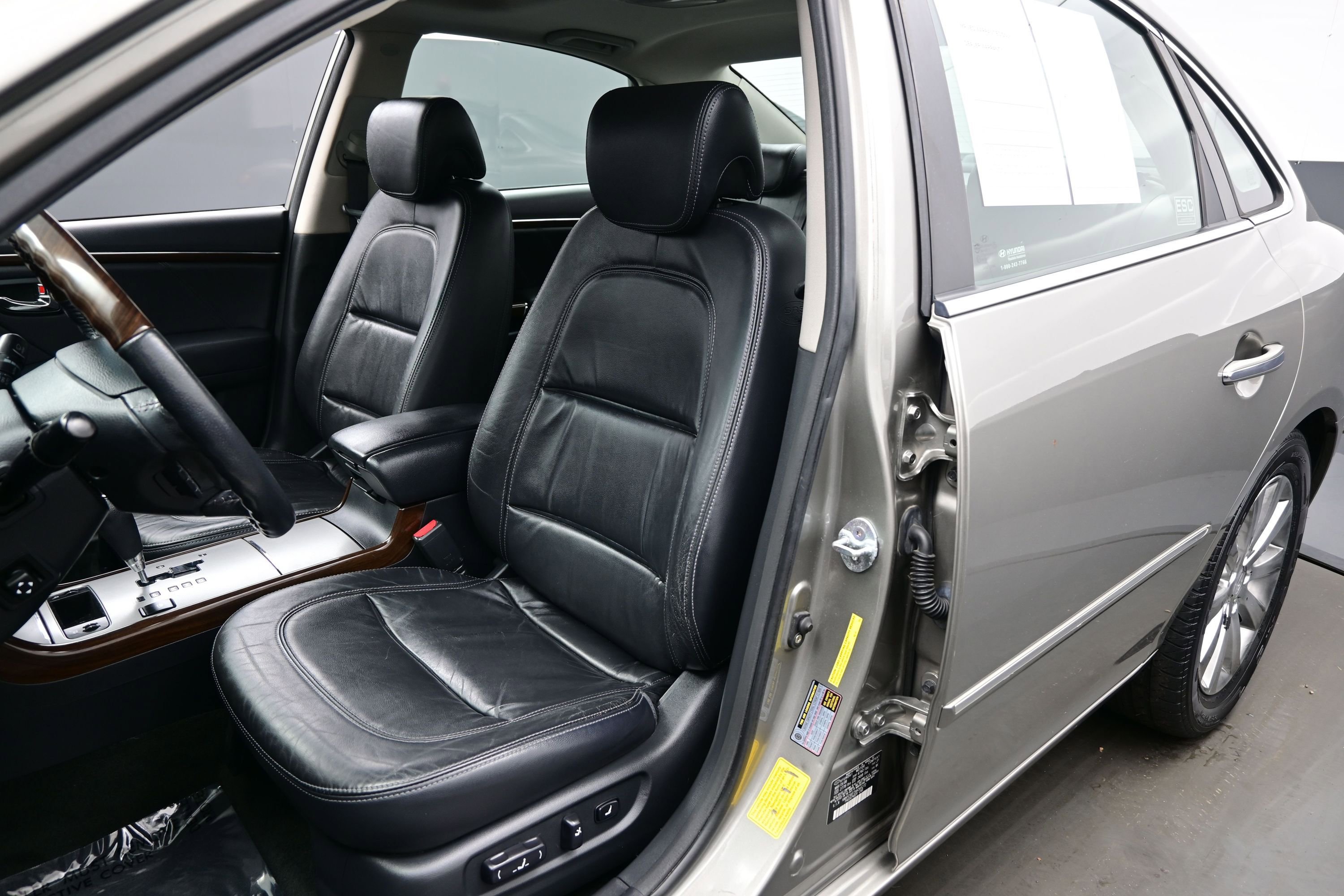 Used 2009 Hyundai Azera Limited w/ Ultimate Navigation Pkg 4 FWD image 12