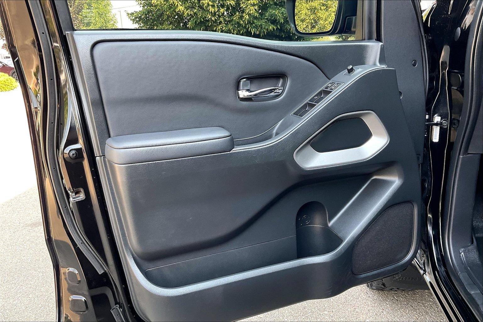 Used 2022 Nissan Frontier SV AWD/4WD image 18