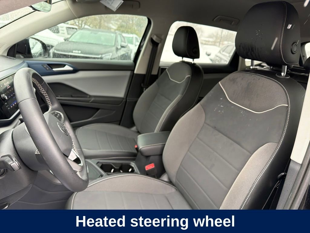 Used 2023 Volkswagen Taos SE w/ Black Wheel Package image 11