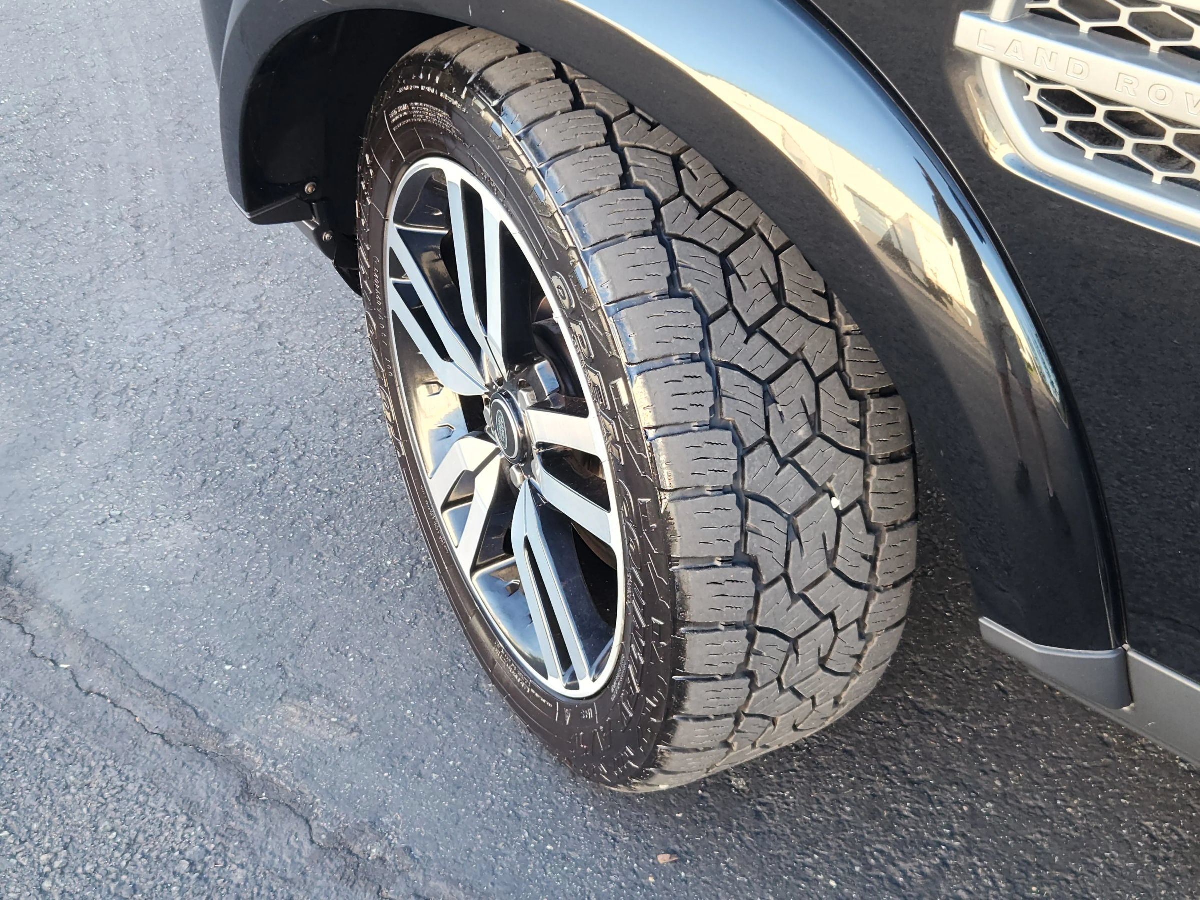 Used 2015 Land Rover LR4 HSE AWD/4WD image 6