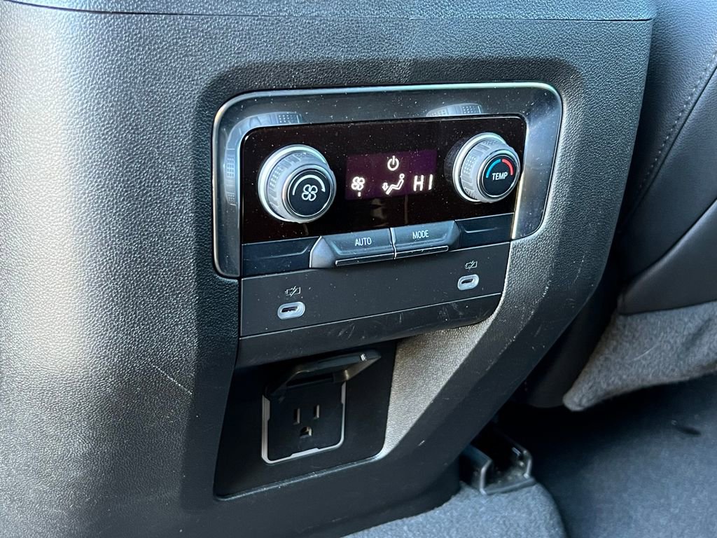 Used 2024 Chevrolet Suburban LT image 13