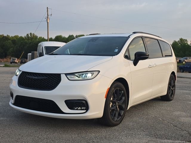 Used 2025 Chrysler Pacifica Limited