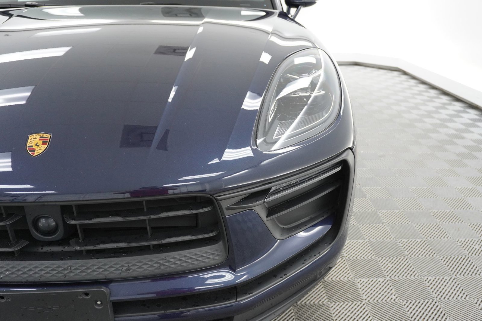 Certified 2023 Porsche Macan Turbo image 9