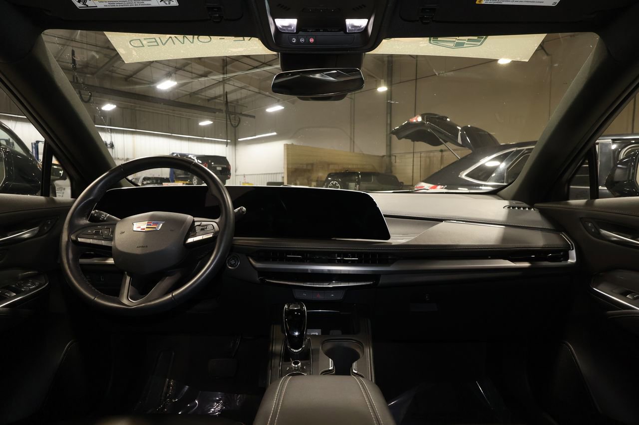 Certified 2025 Cadillac XT4 Premium Luxury image 28