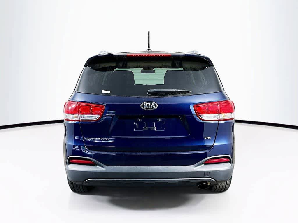 Used 2016 Kia Sorento LX image 5