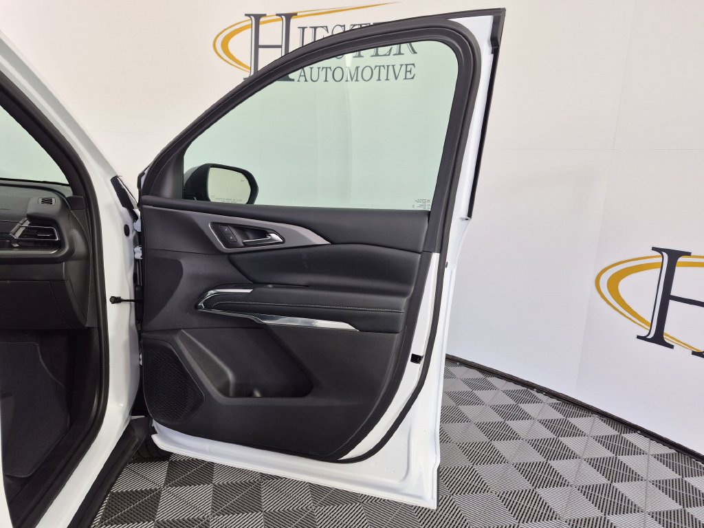 Certified 2026 Chevrolet Traverse LT FWD image 36