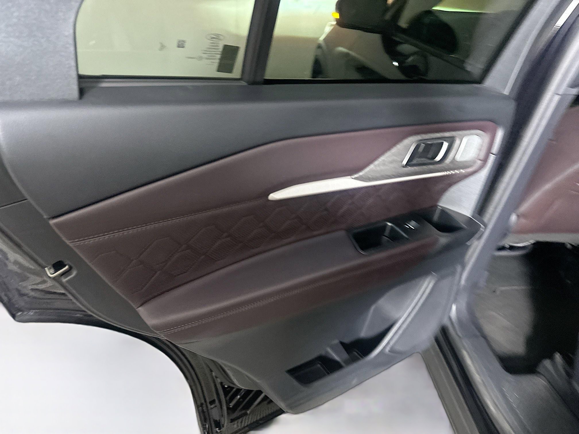 Used 2025 Ford Explorer Platinum w/ LUX Leather Package image 27