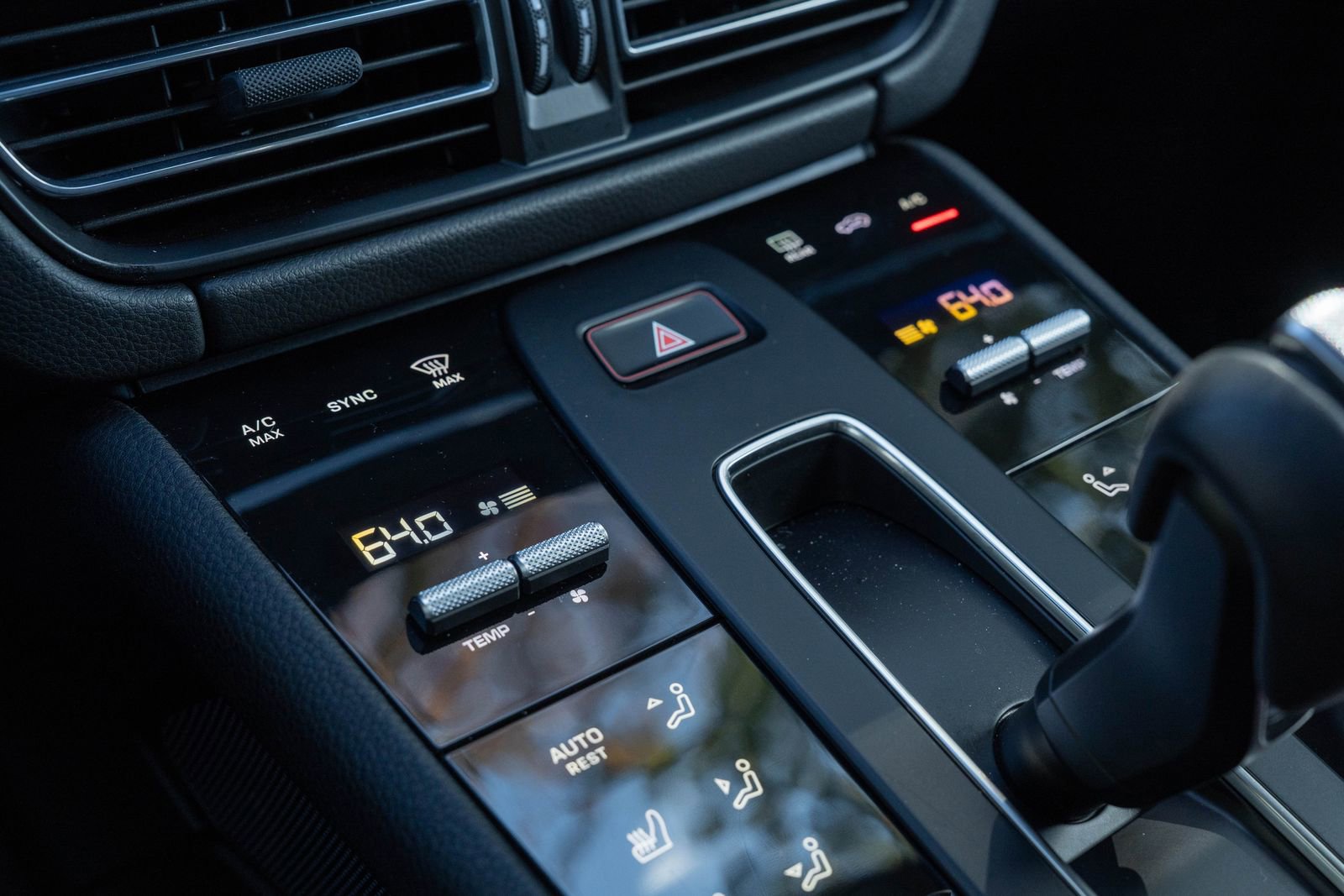 Certified 2025 Porsche Macan image 31