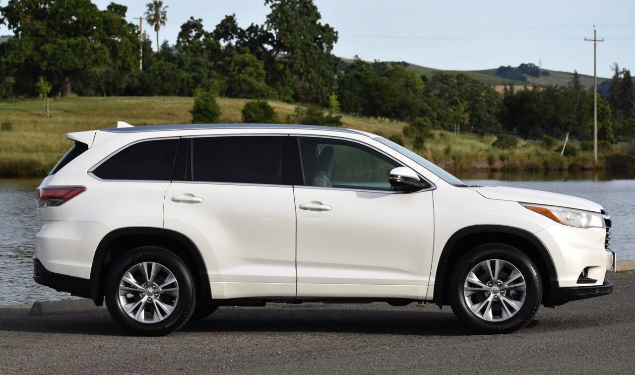 Used 2015 Toyota Highlander XLE AWD/4WD image 22