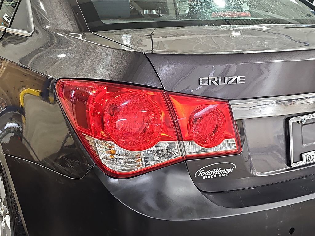 Used 2016 Chevrolet Cruze LT w/ Technology Package image 38