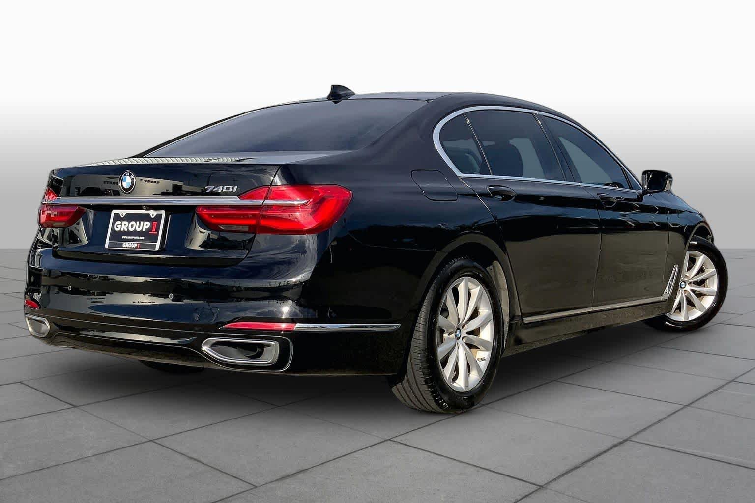 Used 2018 BMW 740i RWD image 13