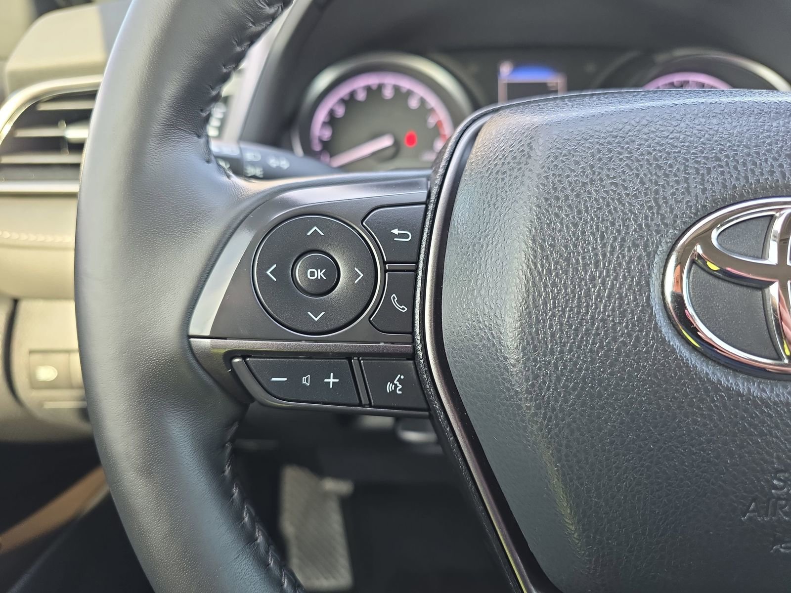 Used 2024 Toyota Camry SE w/ Convenience Package image 16