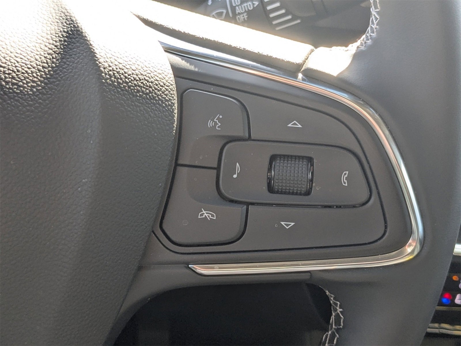 Used 2025 Buick Encore GX Avenir w/ Avenir Technology Package image 29