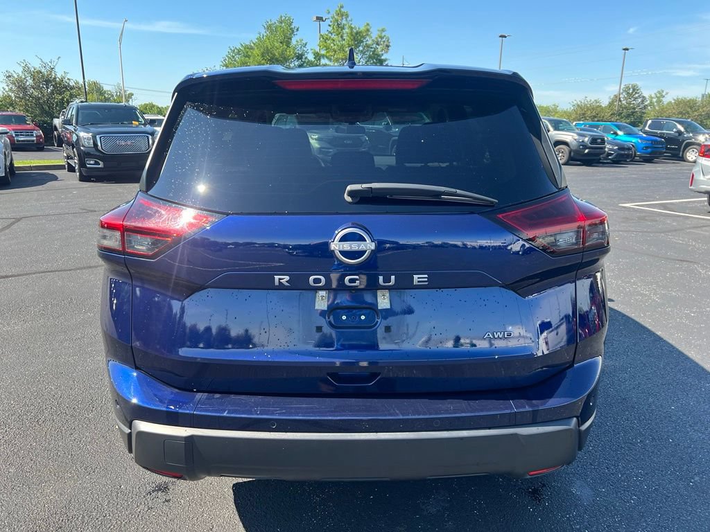 Used 2025 Nissan Rogue SV AWD/4WD image 4