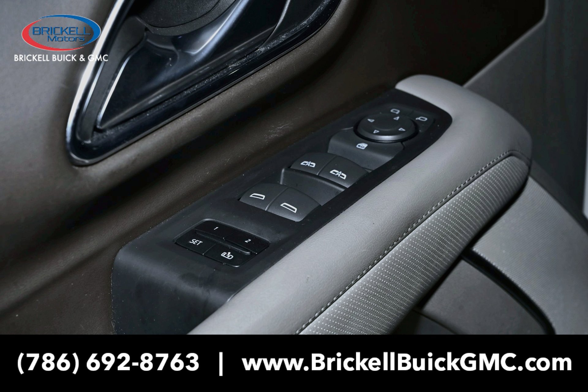 Used 2023 GMC Yukon XL SLT AWD/4WD image 25