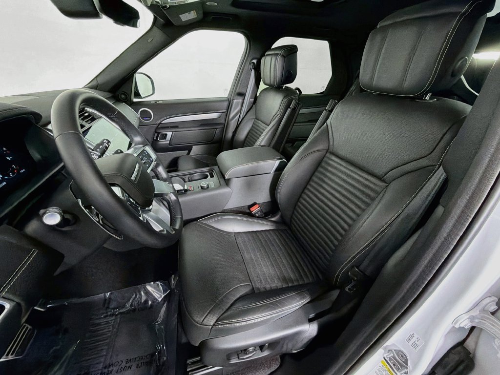 Certified 2025 Land Rover Discovery Dynamic SE AWD/4WD image 22