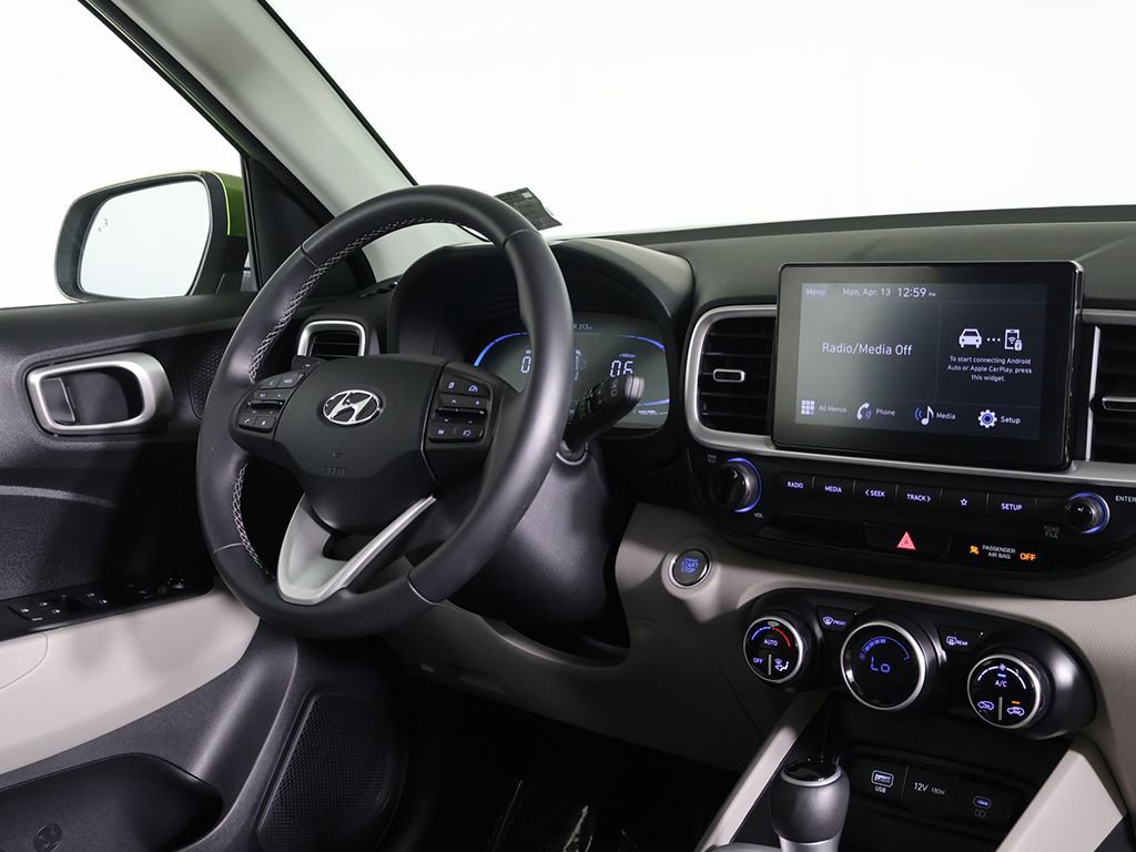Certified 2024 Hyundai Venue SEL image 31