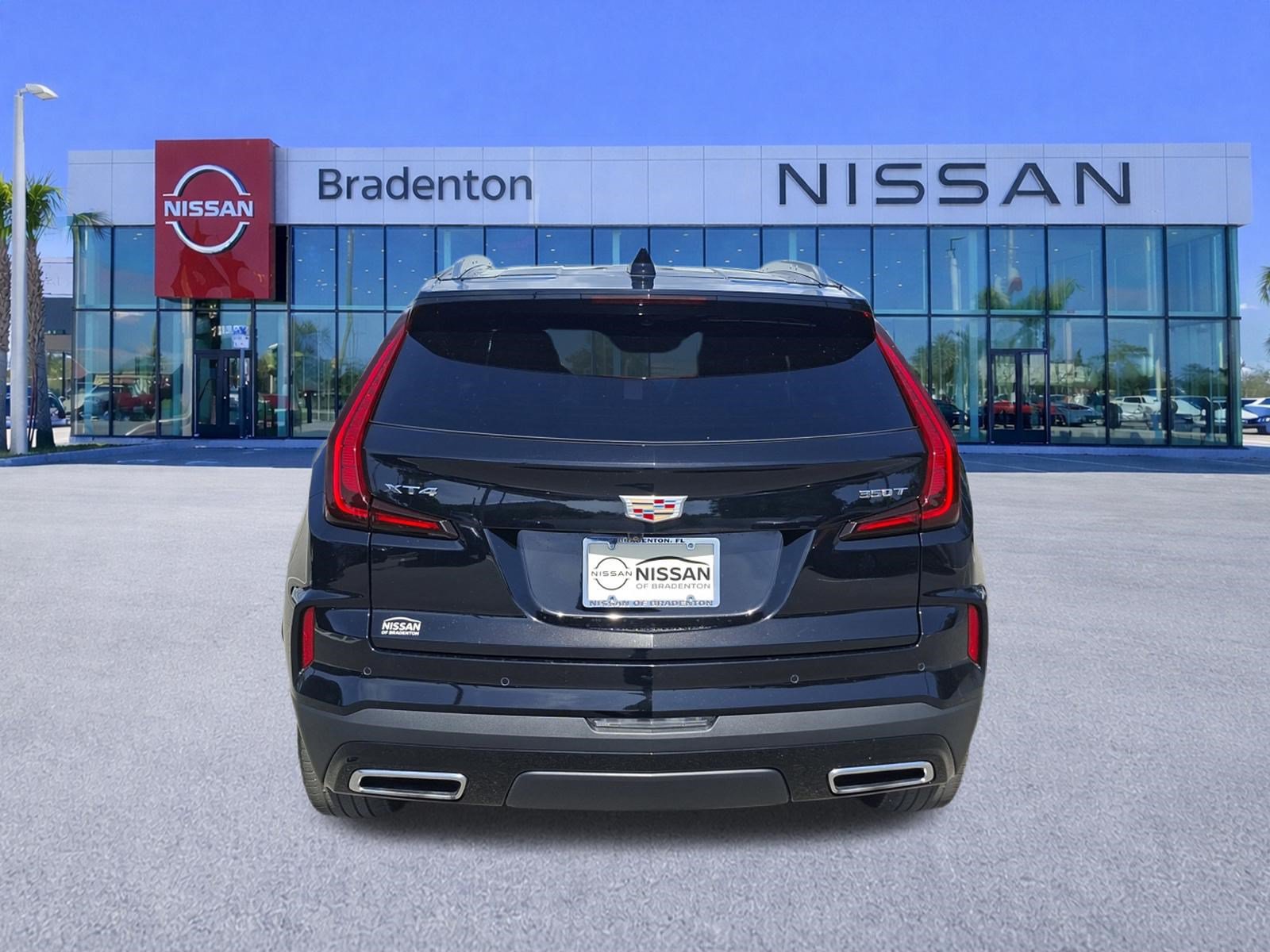 Used 2025 Cadillac XT4 Premium Luxury FWD image 6
