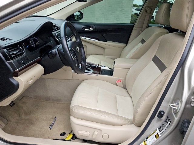 Used 2014 Toyota Camry XLE w/ Leather Package FWD image 10
