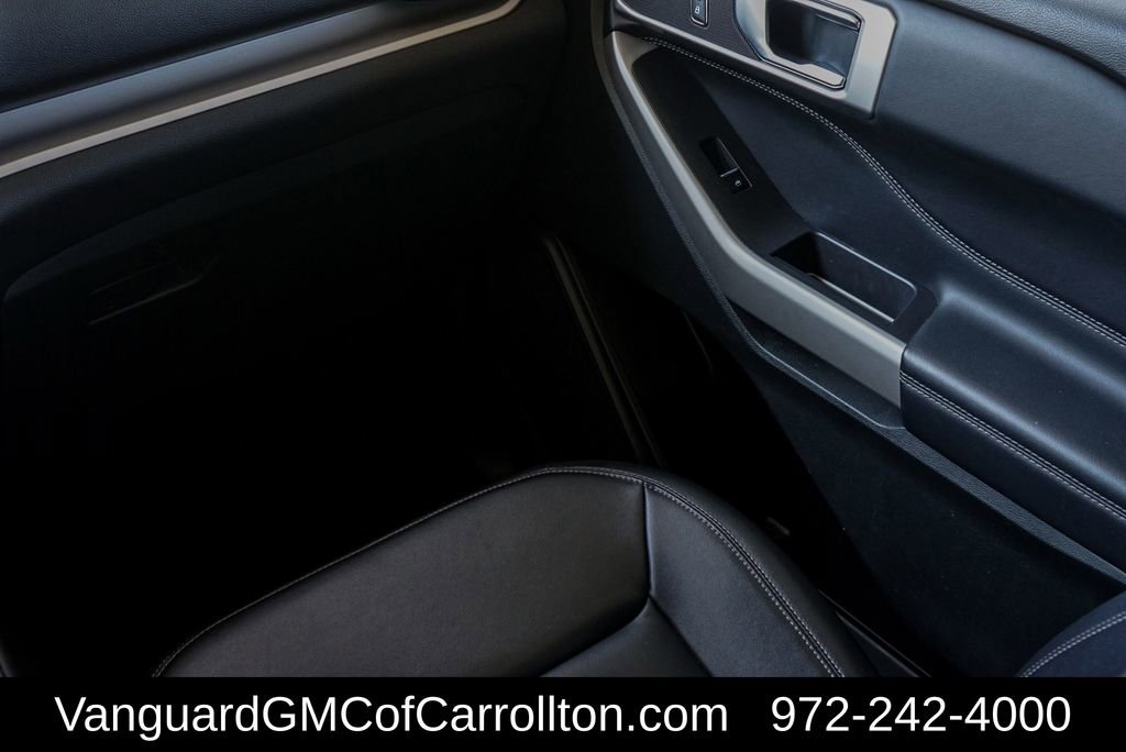 Used 2024 Ford Explorer XLT w/ Equipment Group 202A image 32